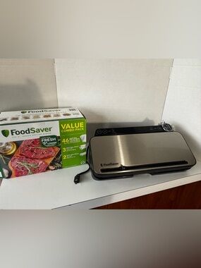 FoodSaver Multi-Use Vacuum Sealer Food Saver Preservation System Bundle